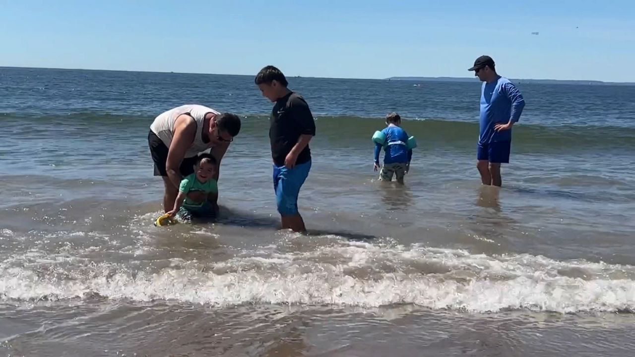 Neoyorquinos disfrutaron las playas públicas este 4 de julio