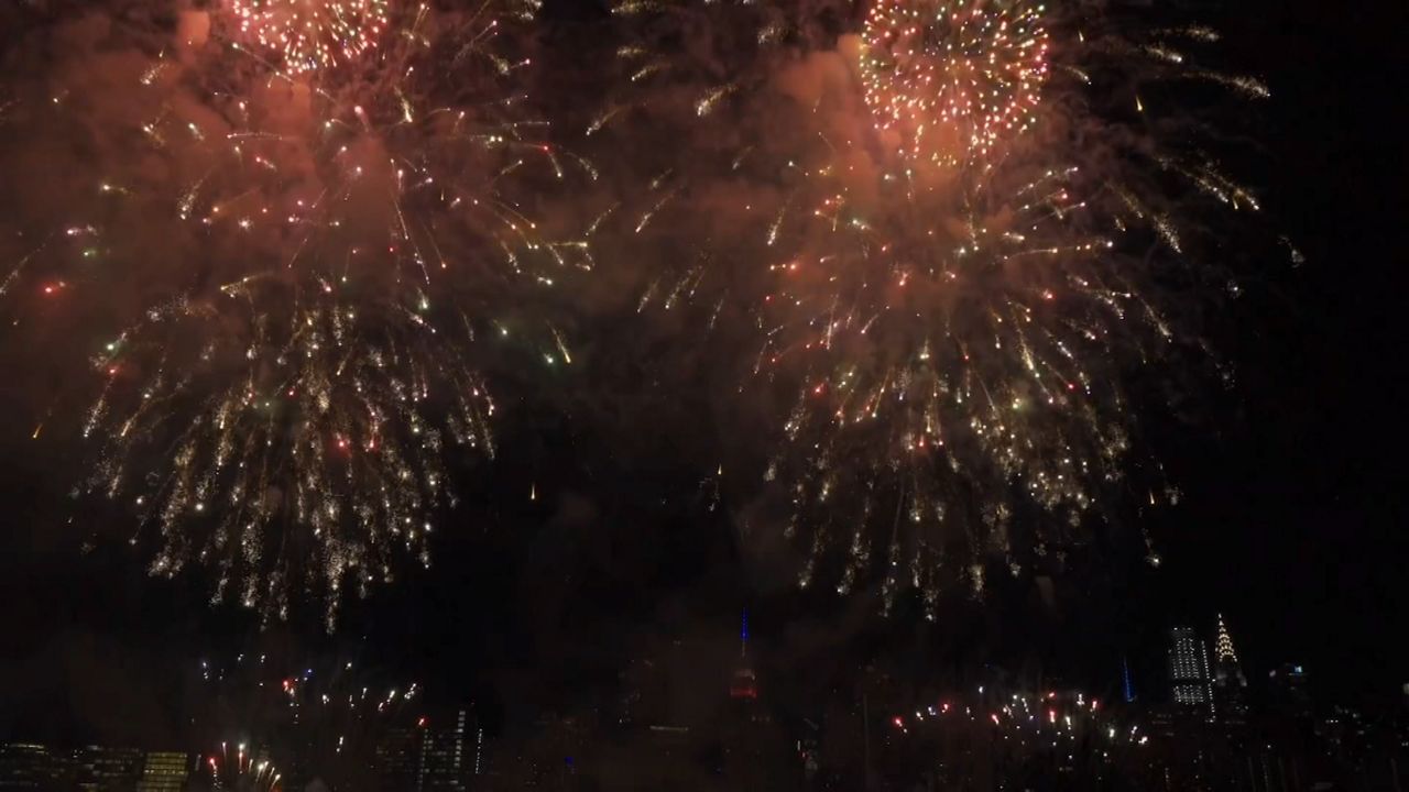 Habrá fuegos artificiales en el Triad por Día de la Independencia