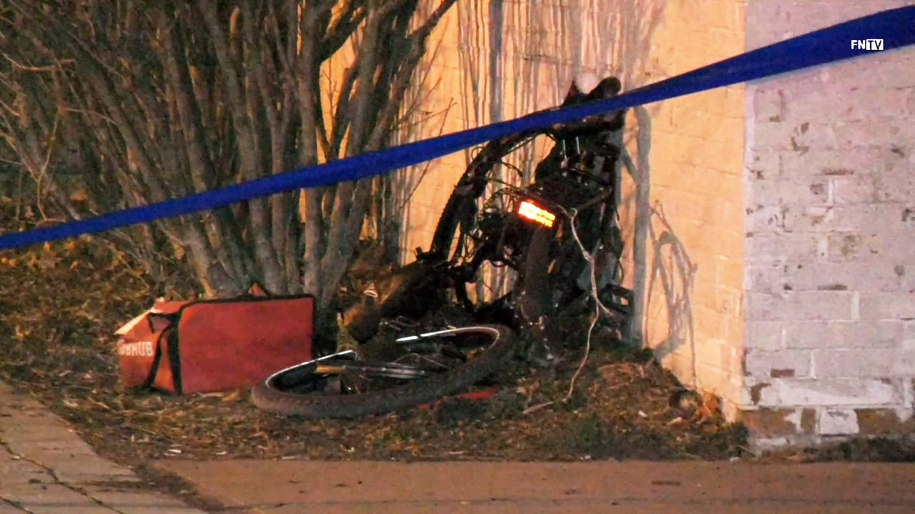 Driver flees after hitting cyclist in Brooklyn