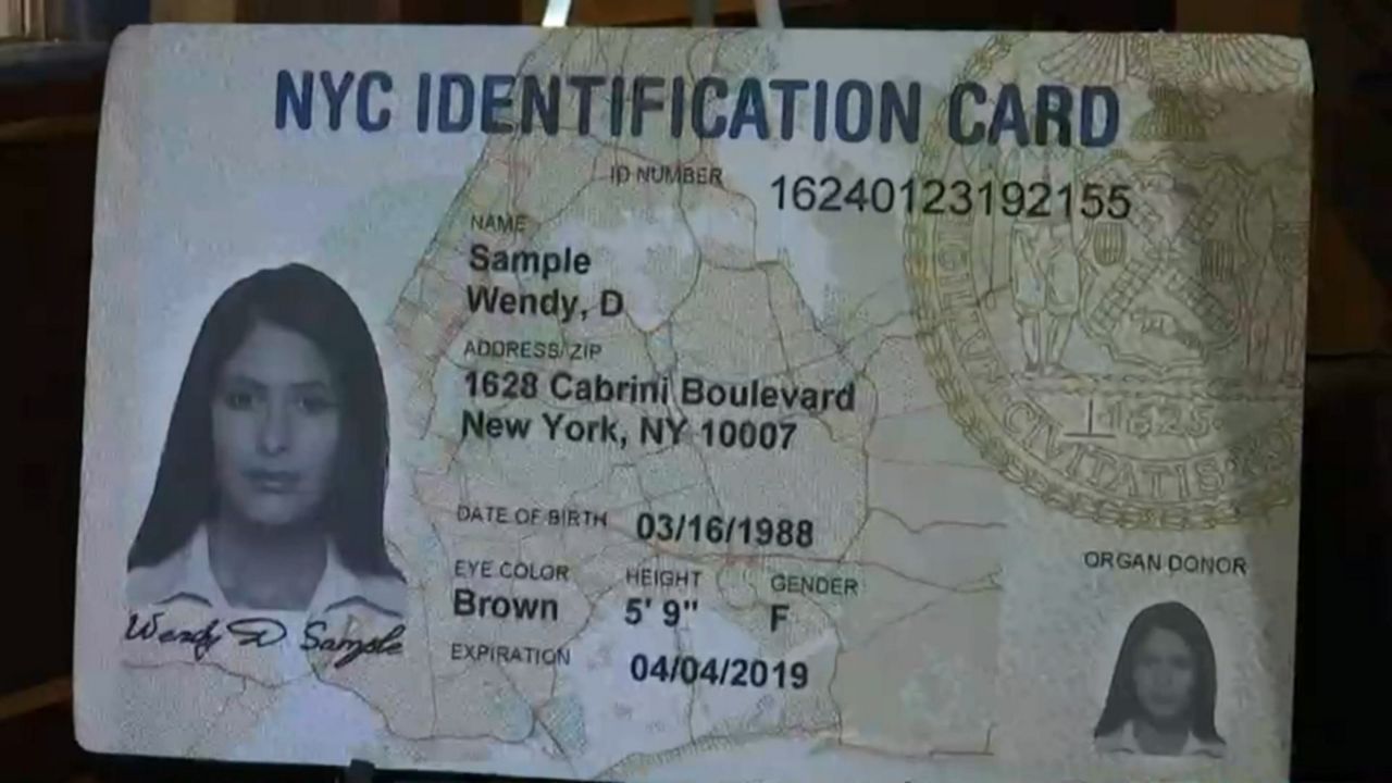 La tarjeta de identificación.