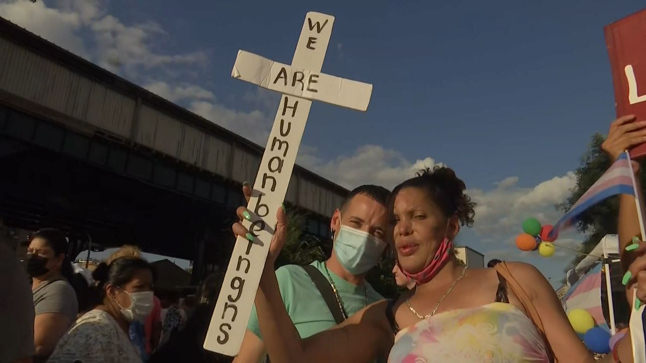 Celebran la Noche Anual del Trans-Latinx en Corona Plaza