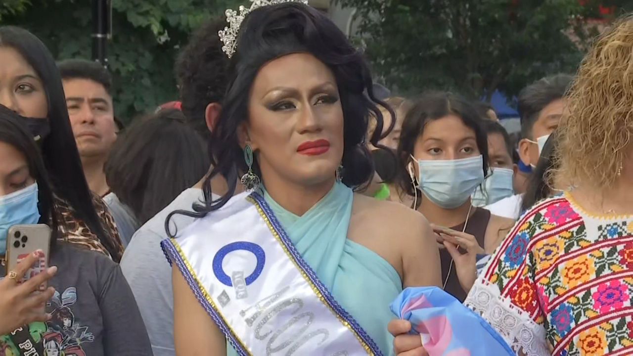 Celebran la Noche Anual del Trans-Latinx en Corona Plaza