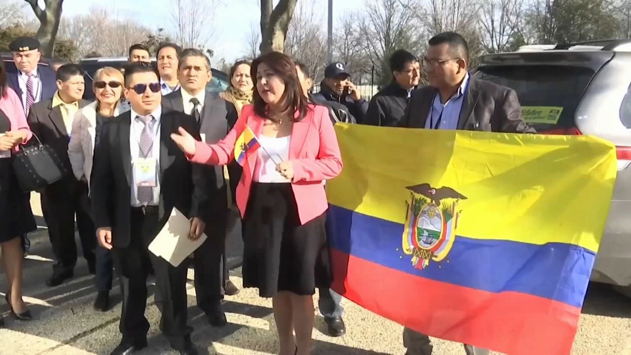 Ecuadorians in NYC participate in their country’s elections