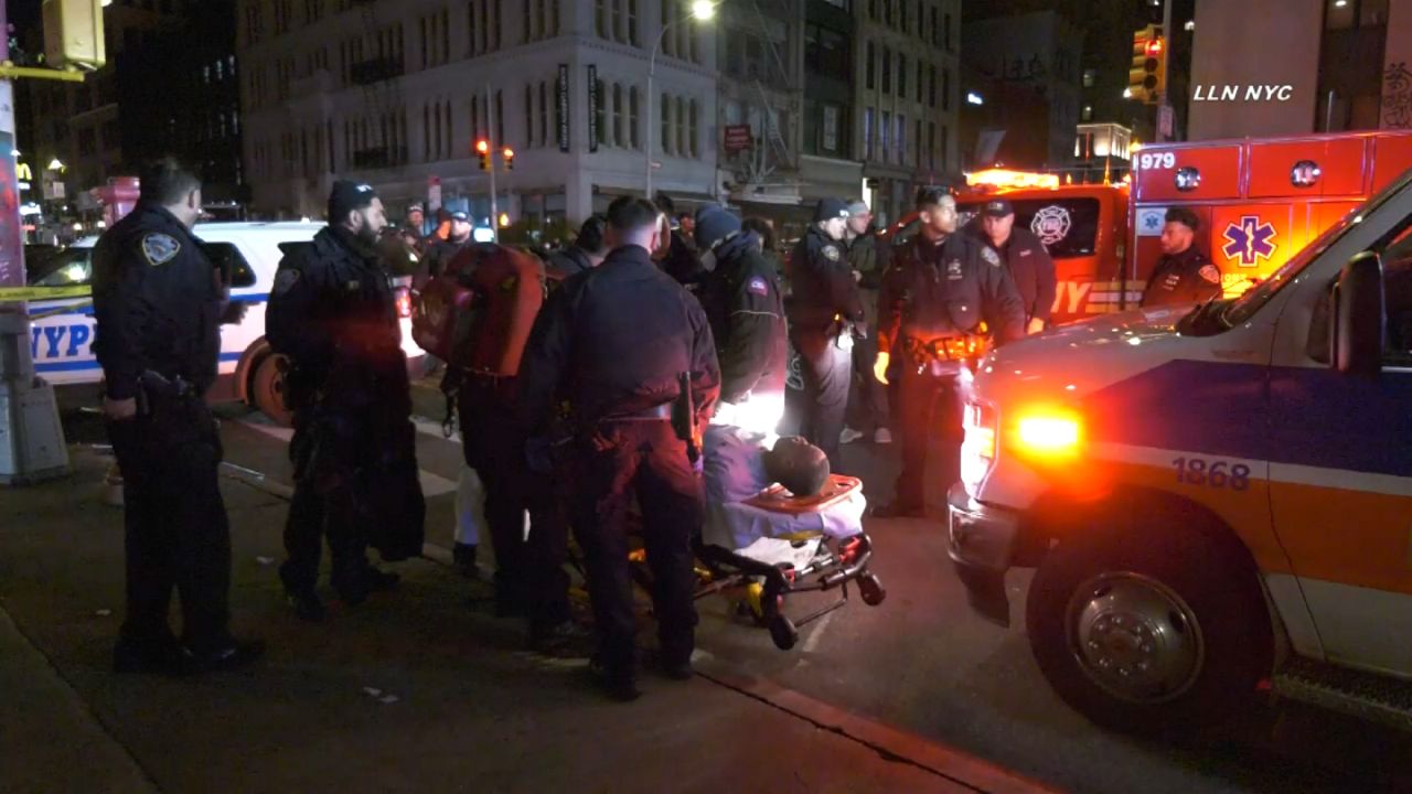 Gunshot wounded man on N line train in Manhattan