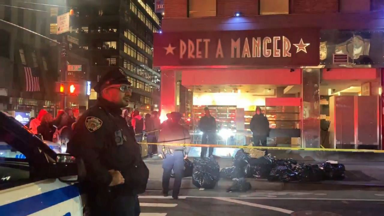 Manhattan shooting leaves three people injured