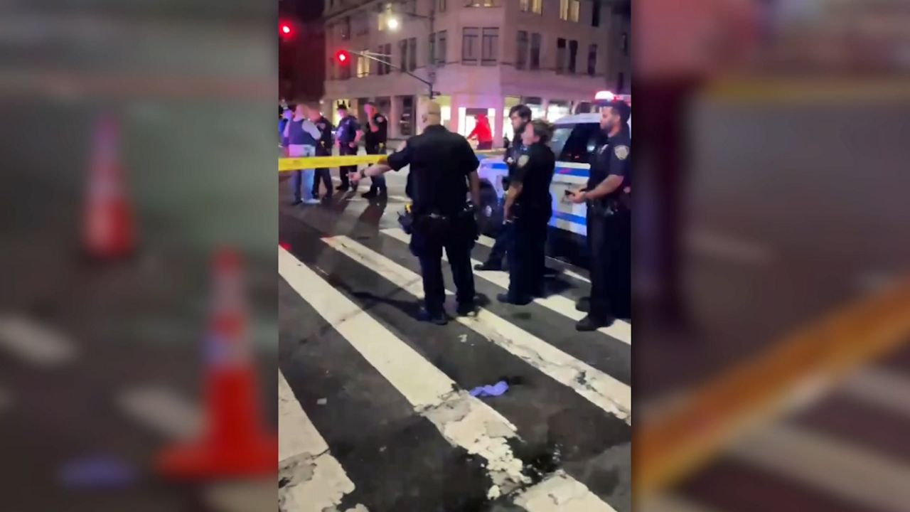 Manhattan shooting injures 37-year-old man