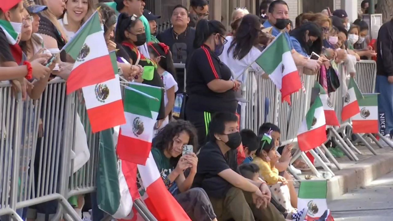 Vuelve el desfile mexicano a alegrar las calles de Manhattan