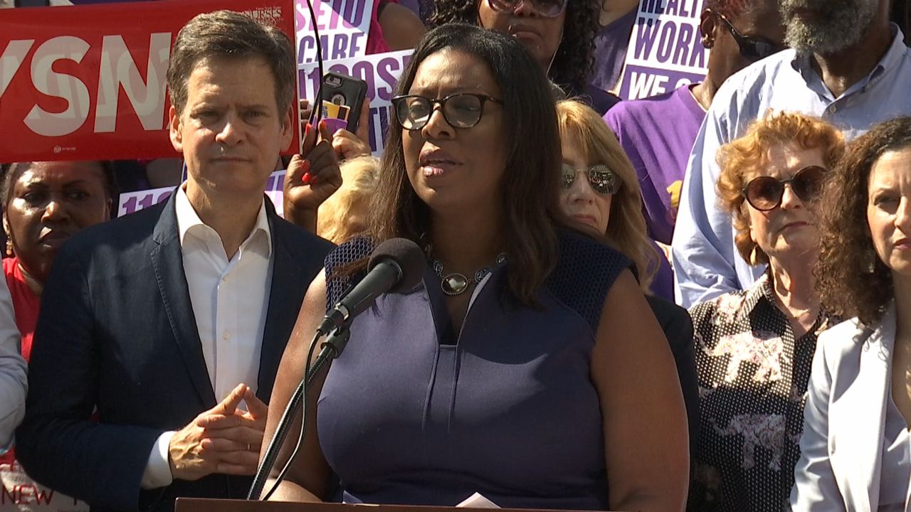 Letitia James La Fiscal Gral. de Nueva York se unió a otros 17 estados que ya han demandado al gobierno por sus nuevas regulaciones sobre la 'green card'