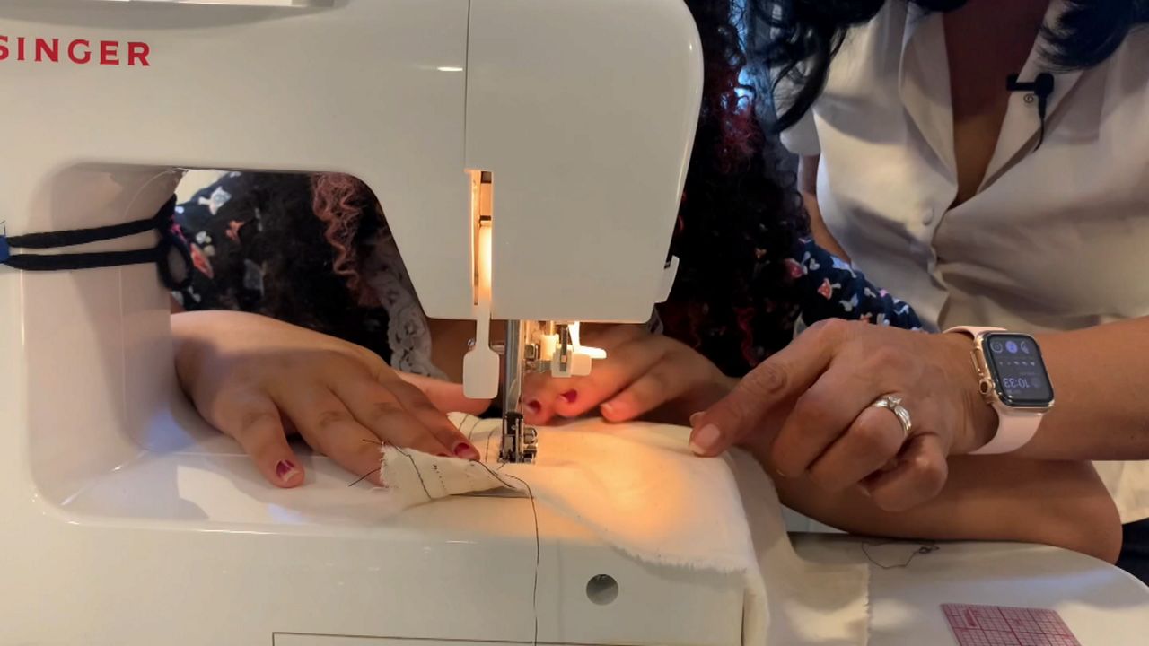 Lo mejor para reformar o crear tu ropa es una máquina de coser