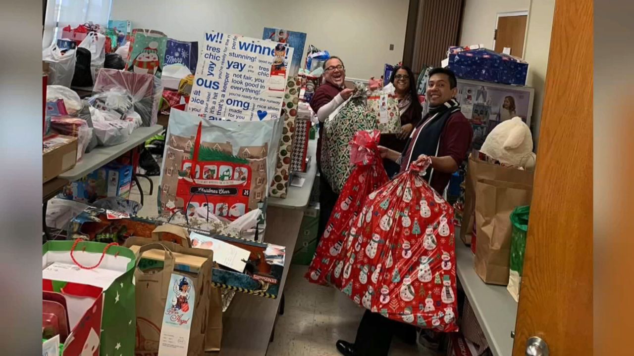 Abren inscripciones ninos reciban regalos de Navidad