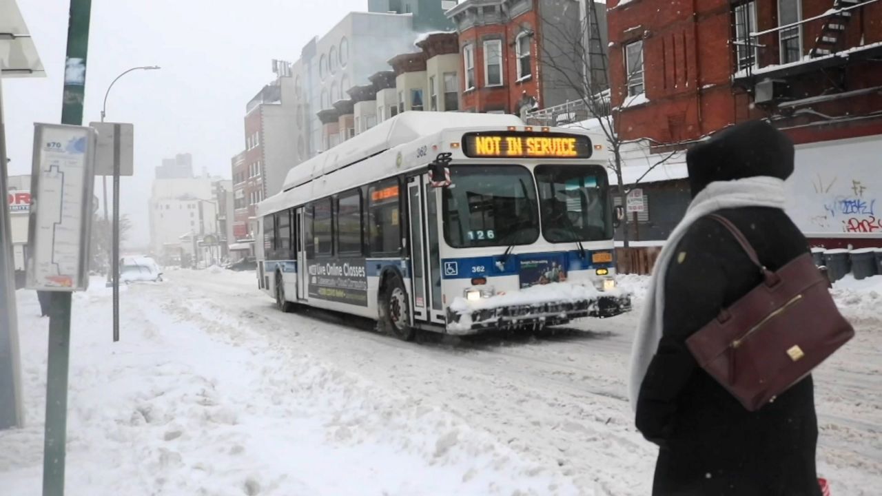 Cuáles son los riesgos de tomar un bus tras una nevada?