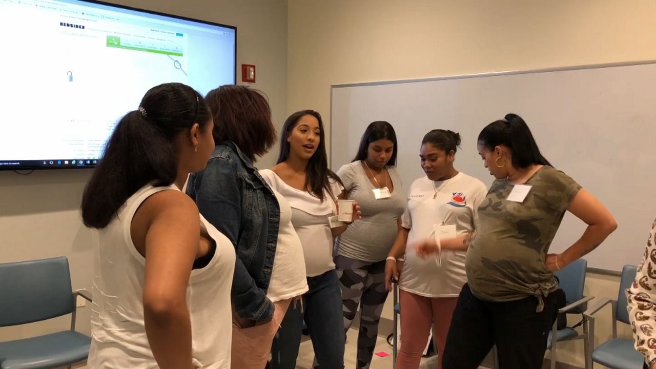 Programa enseña a embarazadas cuidados antes y después parto