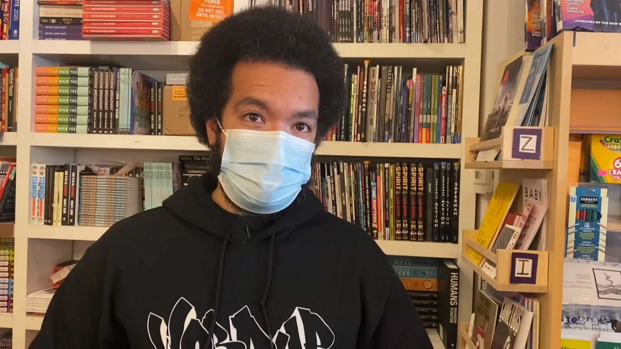 They celebrate Book Day in a Hispanic bookstore in New York