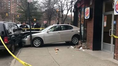 AutomÃ³vil se impacta contra un Burger King en El Bronx