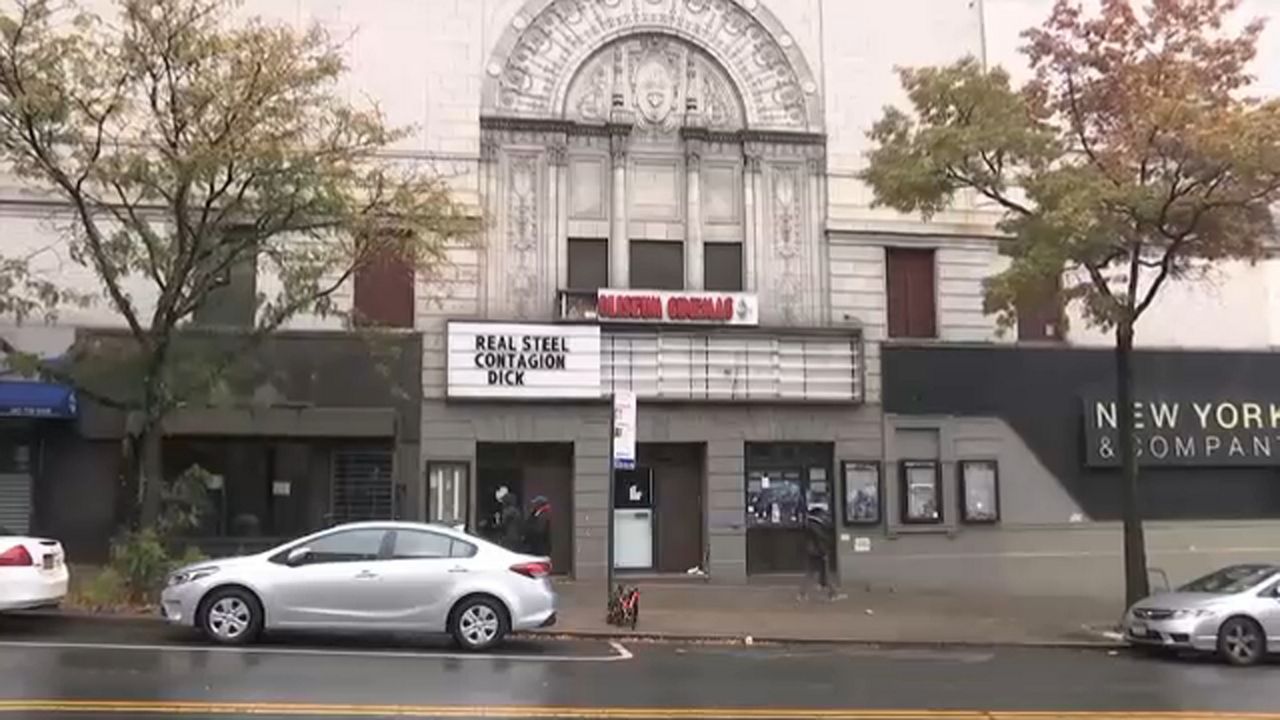Cierran el Teatro Coliseo