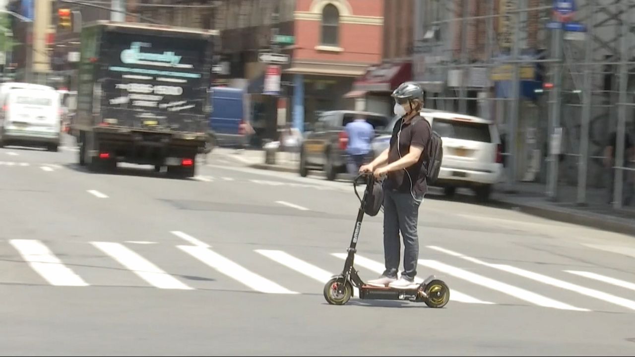 Conquistador Calibre Una efectiva E-scooters Popular on Streets Before City Legalized Them