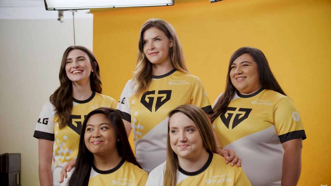 Gen G Fortnite Team Gen G Creates World S First All Female Fortnite Team