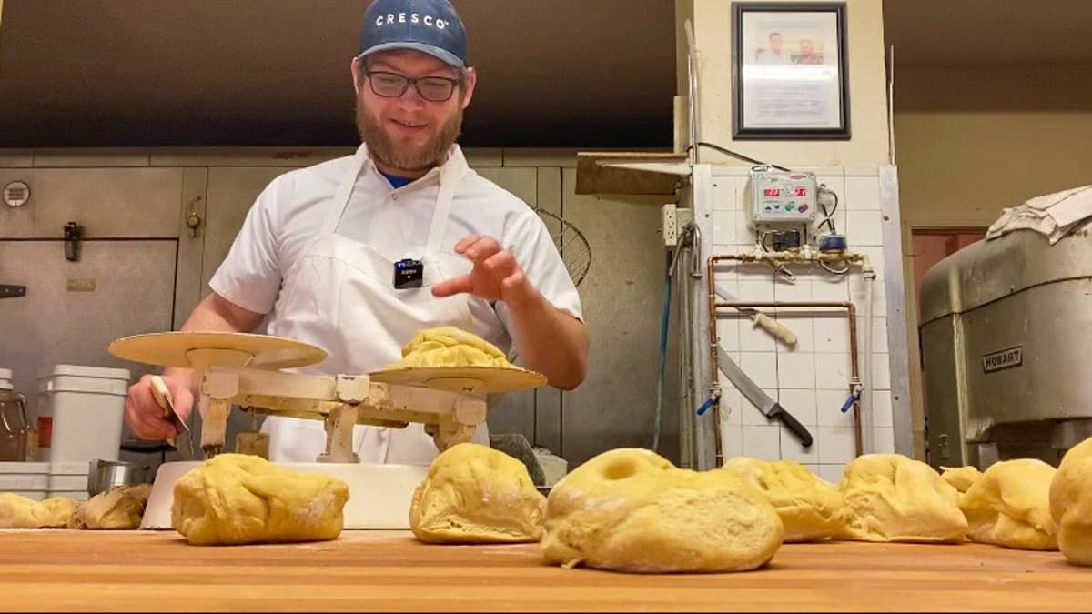 Worcester bakery serving paska to support Ukraine