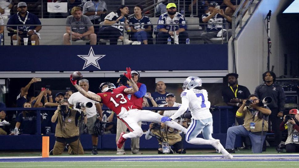 Brady, Bucs throttle Cowboys 19-3 as Prescott injures hand