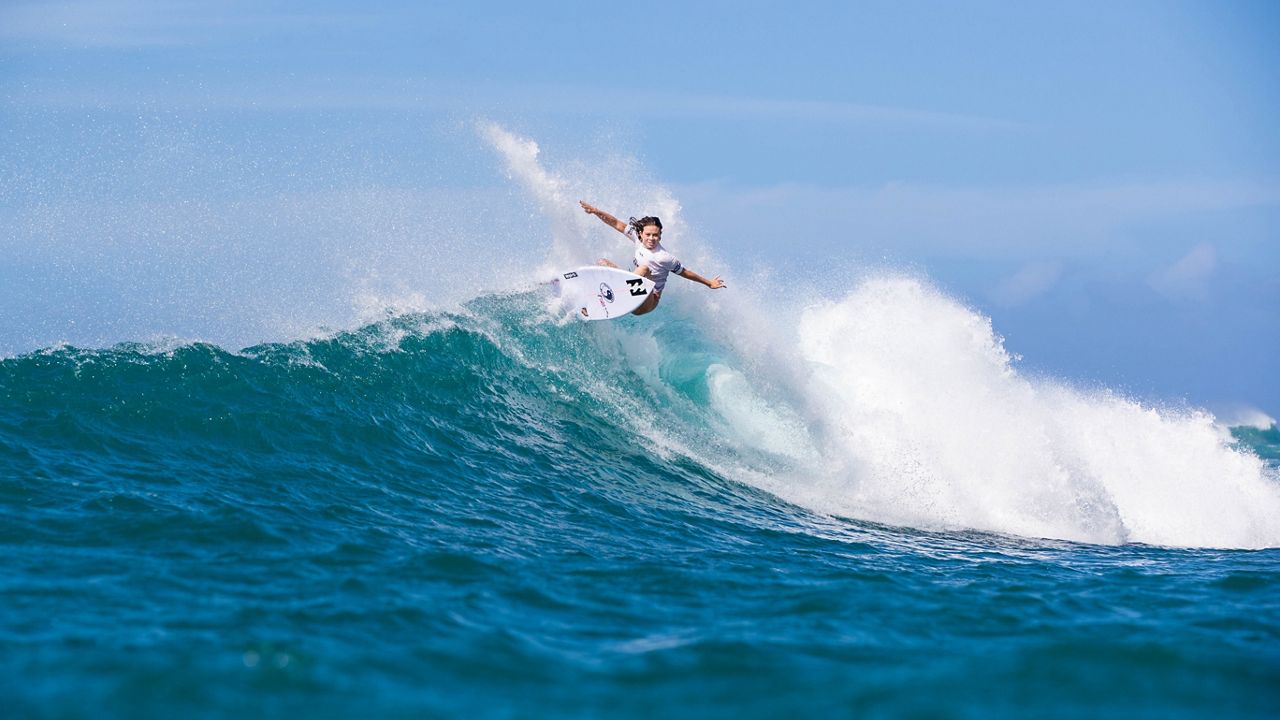 Ēwelei‘ula Wong, 17yearold Hawaiian surfer