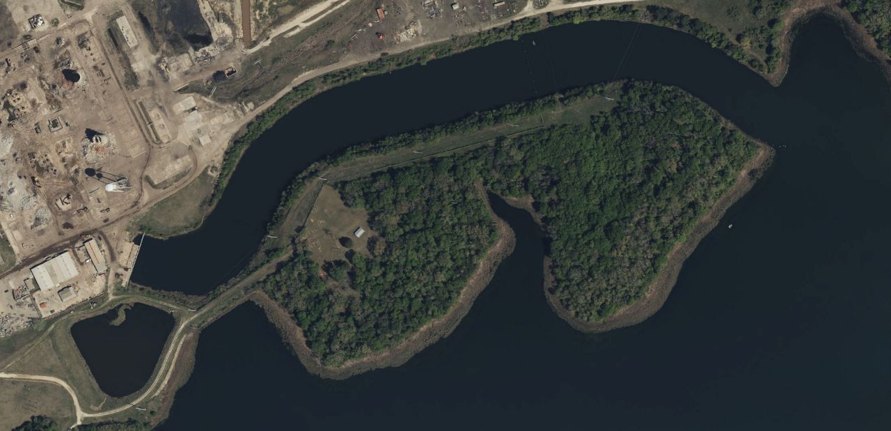 A small island inside the Fairfield Lake State Park where a cemetery is located (Courtesy: Bing Maps)
