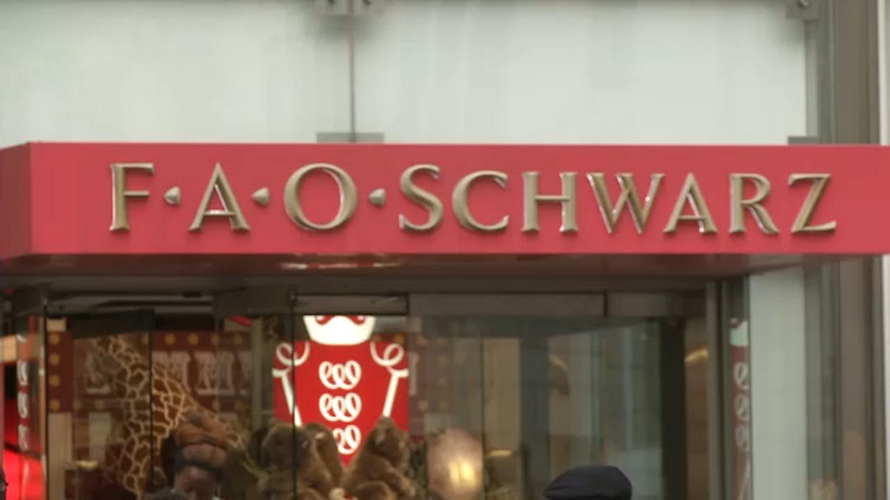 FAO Schwarz returns