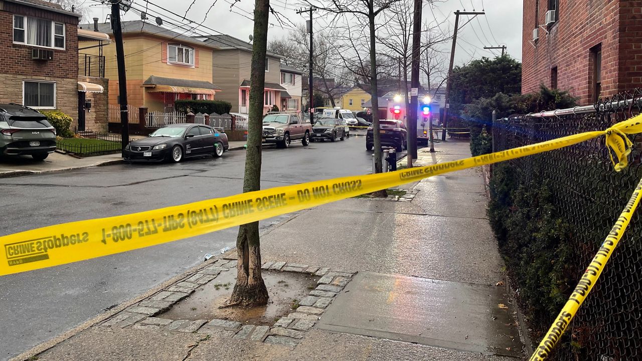 Four dead in Queens stabbing; suspect killed by police: NYPD – Spectrum News NY1