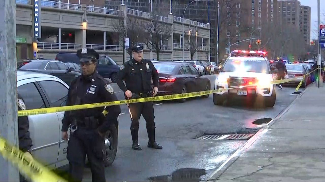 Mujer muerta por taxi en Queens