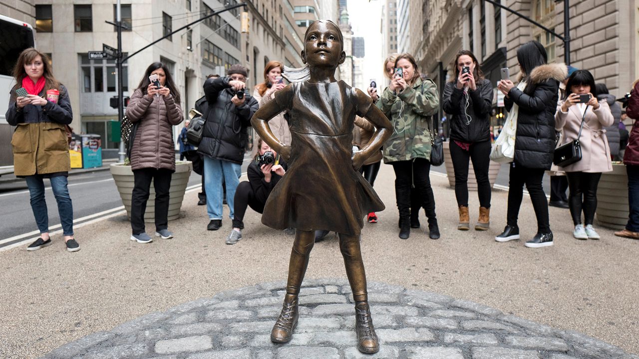 Fearless Girl statue being moved
