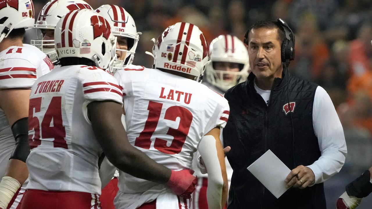 Wisconsin hires Matt Mitchell to coach OLBs, special teams