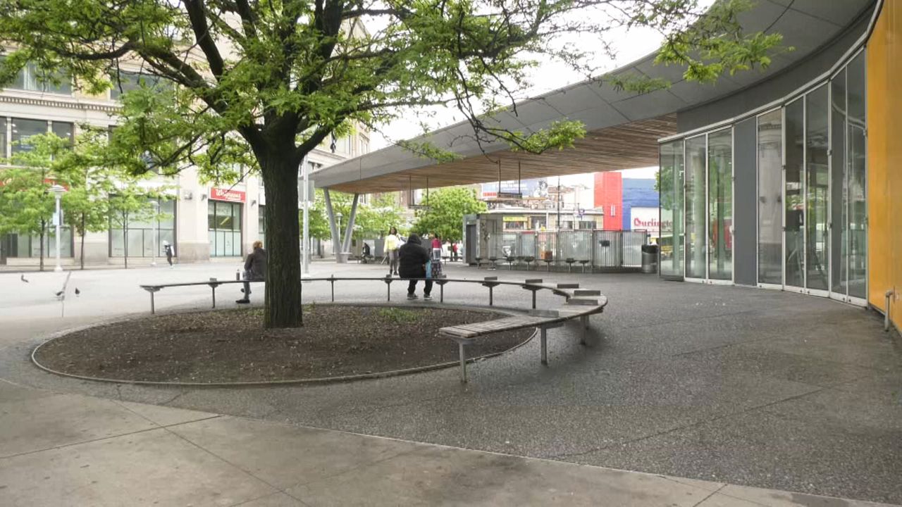 ¿Te gustaría poder abrir un negocio en Fordham Plaza?