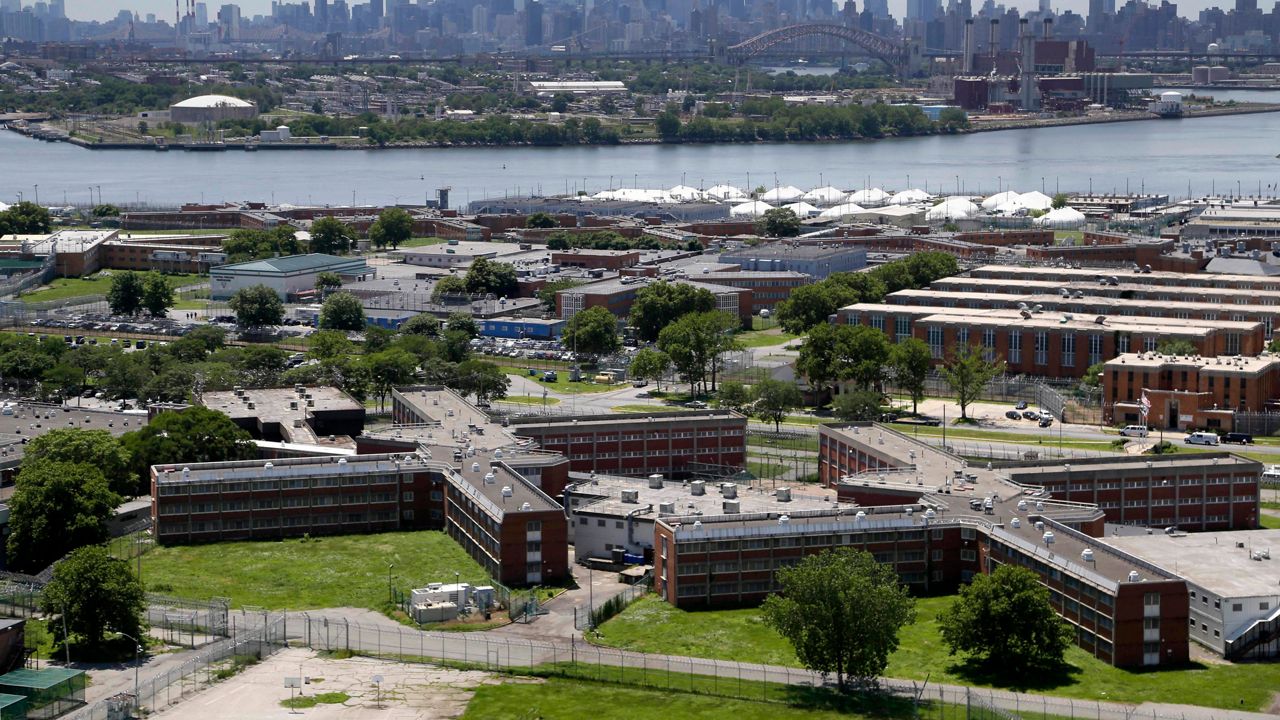 Rikers Island. Demanda