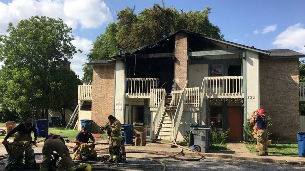 21 displaced in North Austin apartment fire