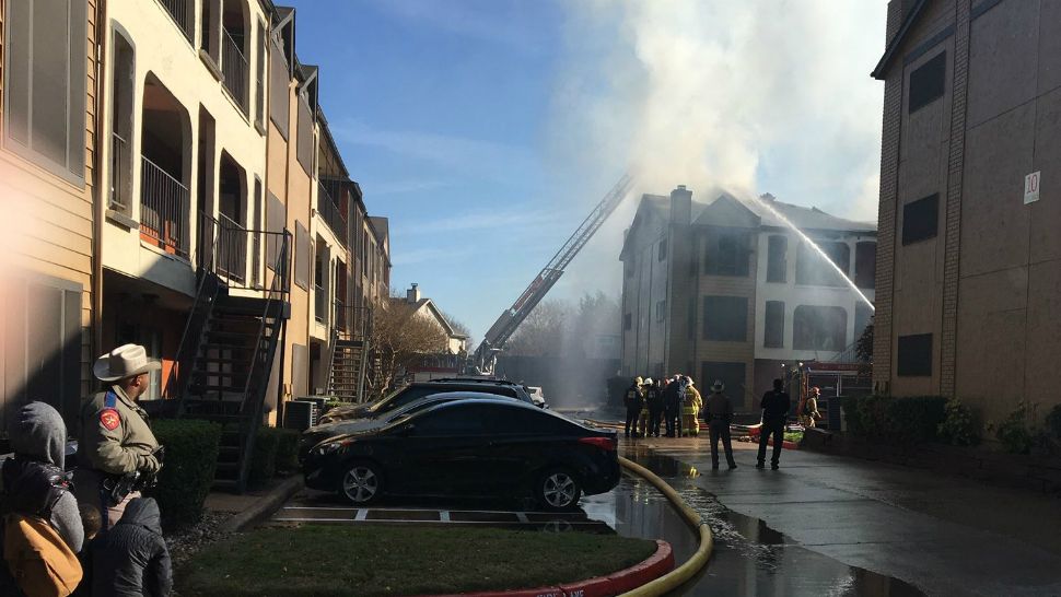 Austin firefighters battle 2alarm apartment blaze