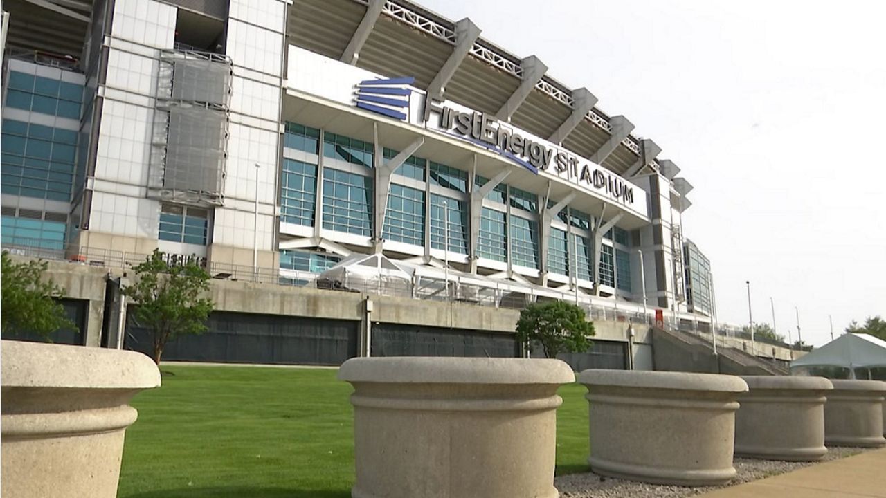 Cleveland Browns begin removal of FirstEnergy signs from stadium