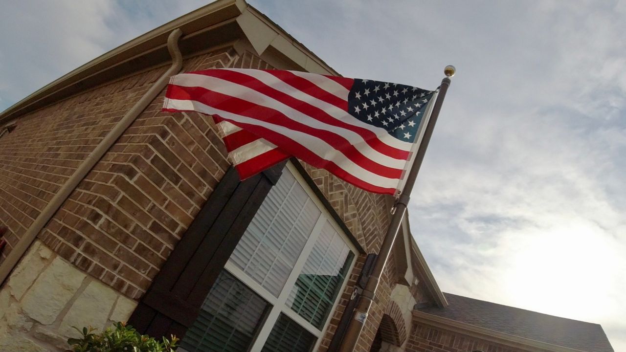 The U.S. flag at a house in Frisco, Texas. (Spectrum News 1/FILE) 