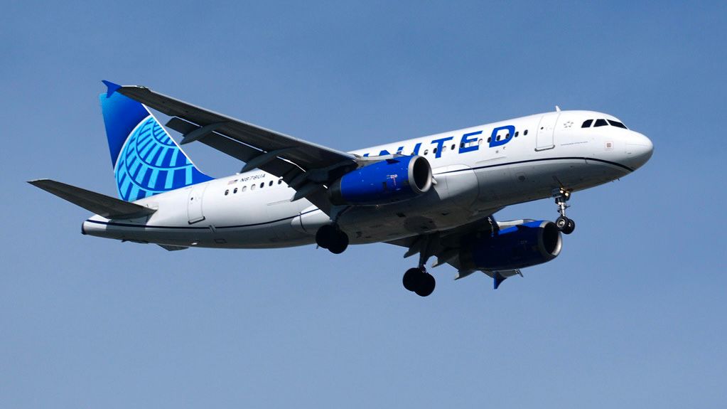 A United Airlines jet approaches Sarasota-Bradenton International Airport in Sarasota, Fla., on Monday, February 5, 2024 (AP Photo/Gene J. Puskar)