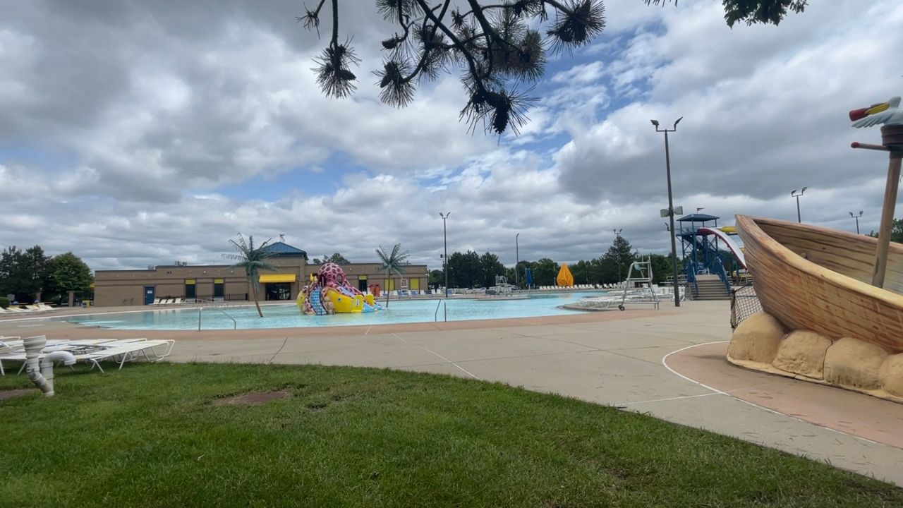 Florence Aquatic Center to reopen after years off