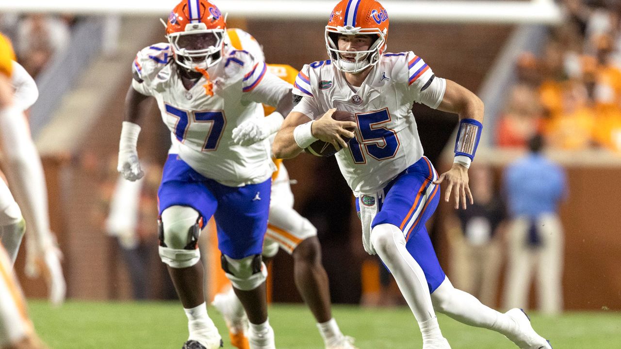 Florida quarterback Graham Mertz (15) runs for yardage during the first half of an NCAA college football game against Tennessee, Saturday, Oct. 12, 2024, in Knoxville, Tenn. (AP Photo/Wade Payne)