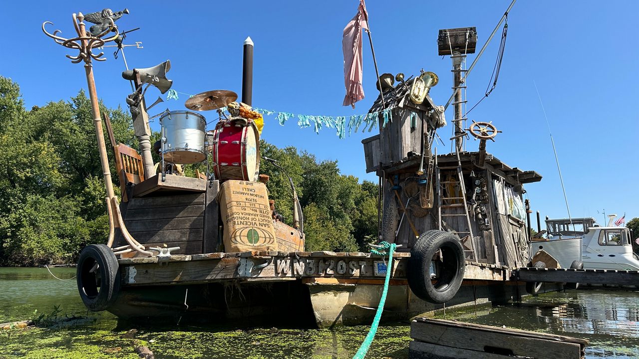 A river circus floats into Kentucky