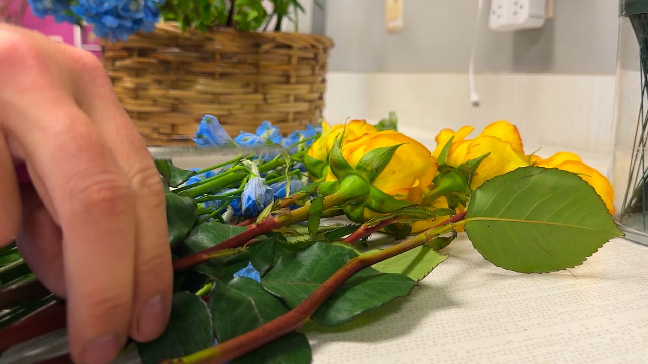 Urban Orchid and 12th Street Florist, based in Cleveland, offer floral arrangements for gifts and special occasions (Spectrum News/ Tanya Velázquez).