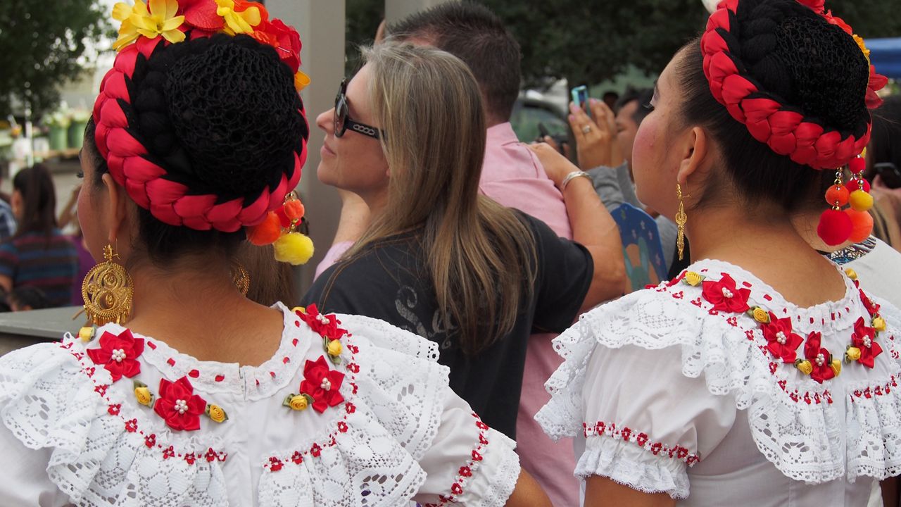 Mexican Folk Dancing (Pixabay)