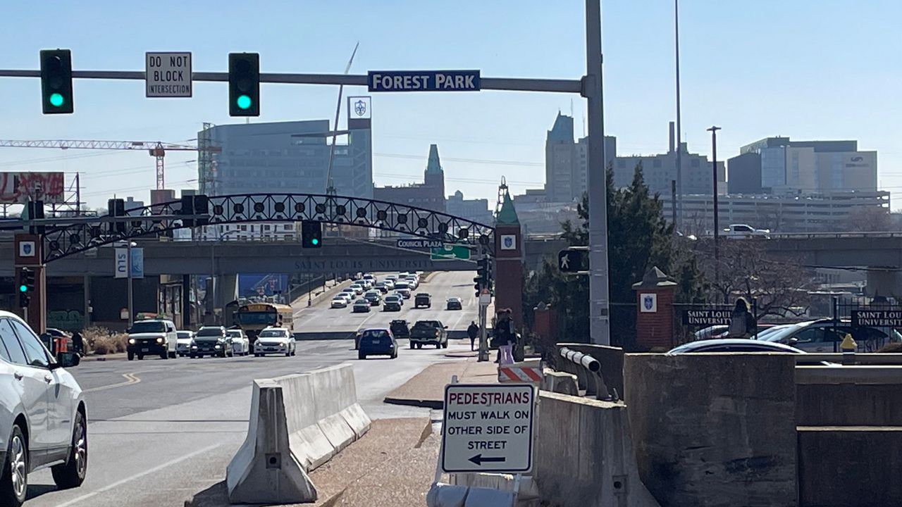 Barrier damaged along Grand near Forest Park Parkway following a deadly crash that sent a vehicle onto the road below. (Spectrum News/Elizabeth Barmeier)