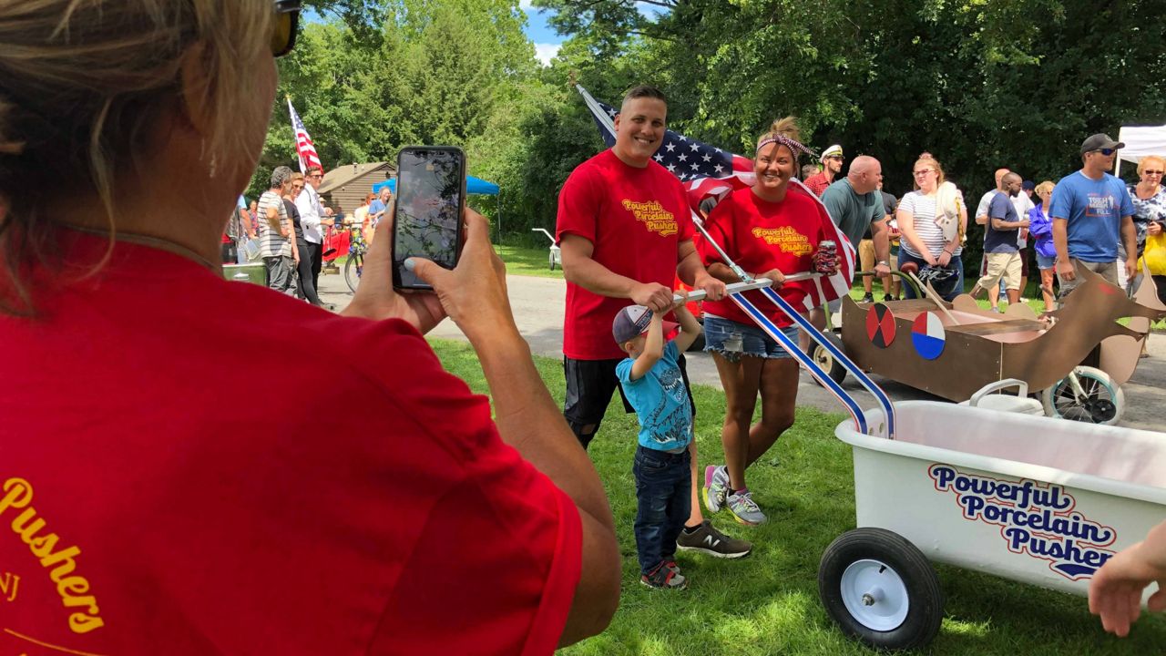 Bathtub Races Return to Moravia