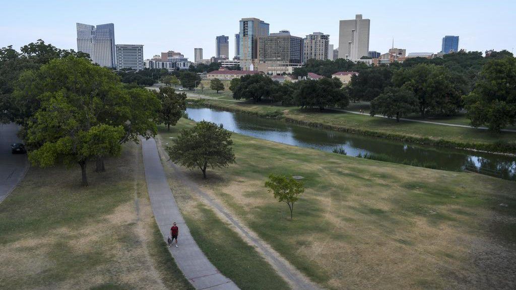 Someone walking along a trail in Fort Worth. (Spectrum File)