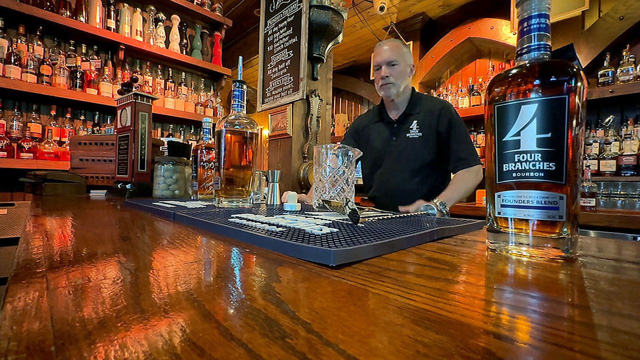 Company co-founder Harold Underdown prepares a drink with Four Branches Bourbon. (Spectrum Bay News 9/Matt Lackritz)
