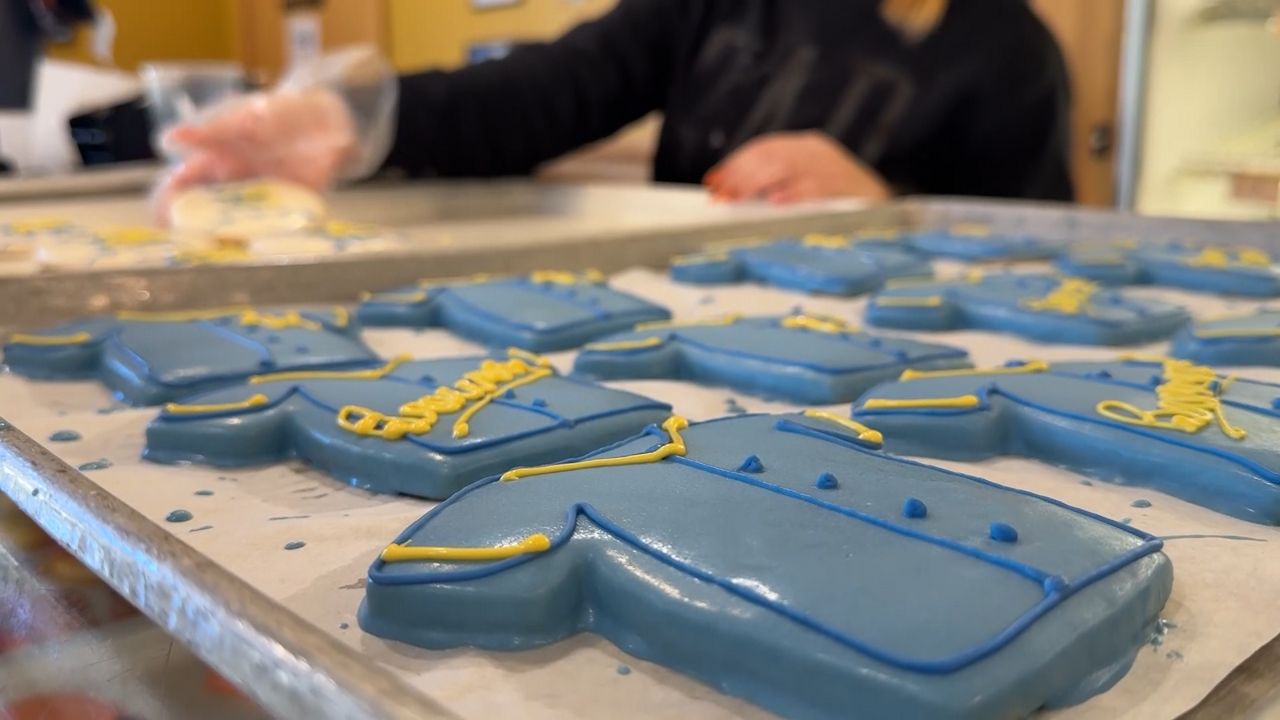 Milwaukee-area bakeries serve Brewers-themed treats during World Series run