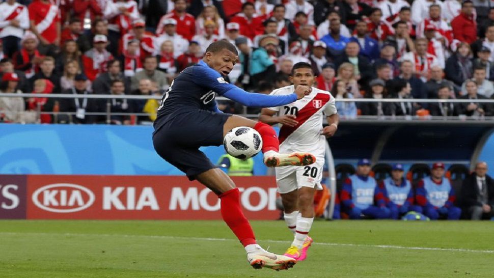 France’s Kylian Mbappe controls the ball during the group C match between France and Peru at the 2018 soccer World Cup in the Yekaterinburg Arena in Yekaterinburg, Russia, Thursday, June 21, 2018. (AP Photo/Vadim Ghirda)