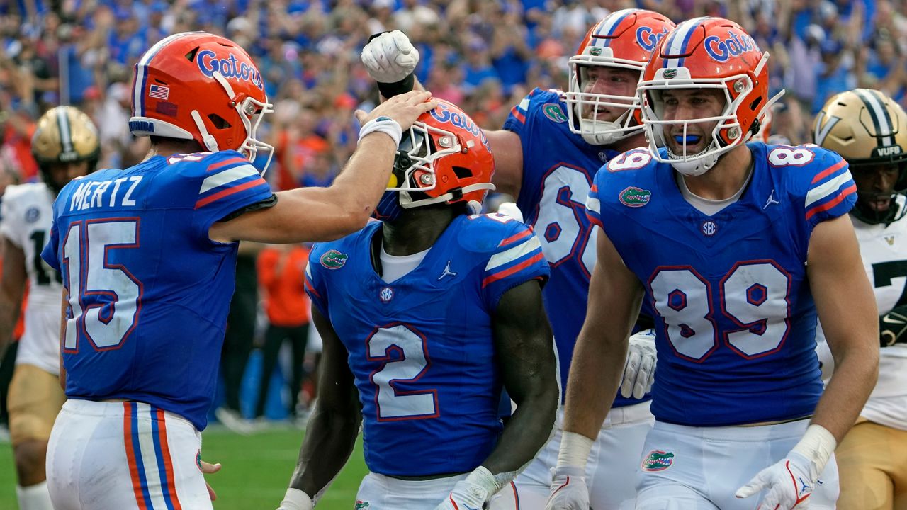 Florida rebounds, handles Vanderbilt 38-14 in the Swamp