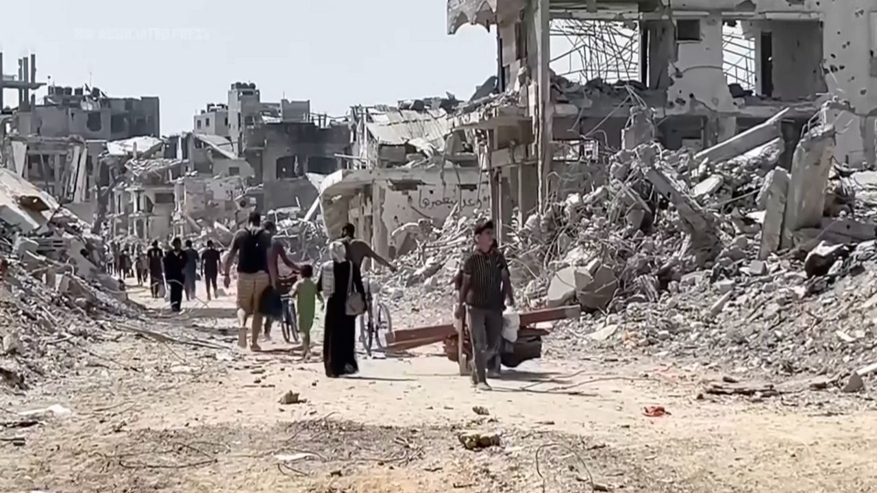 Palestinians return to utter destruction in Gaza City